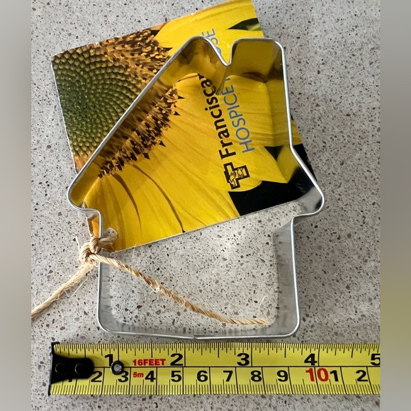 Retro hard plastic Santa party tray PLUS house cookie cutter - Picture 7 of 8